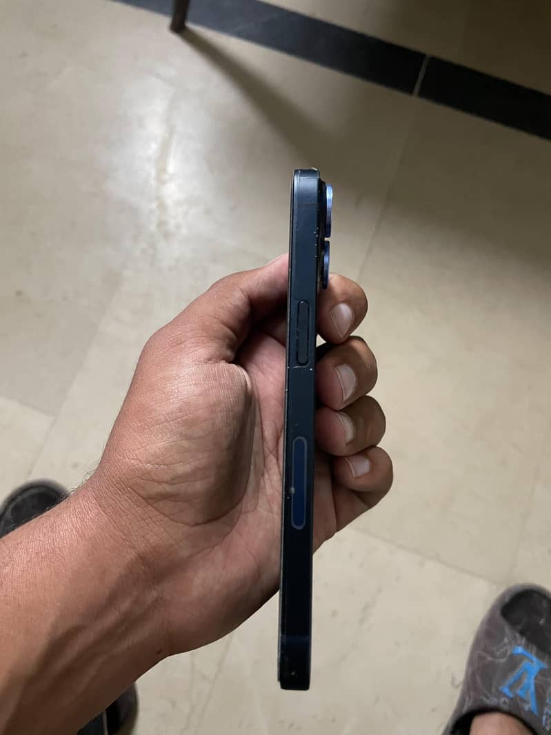 Apple iPhone 14 3
