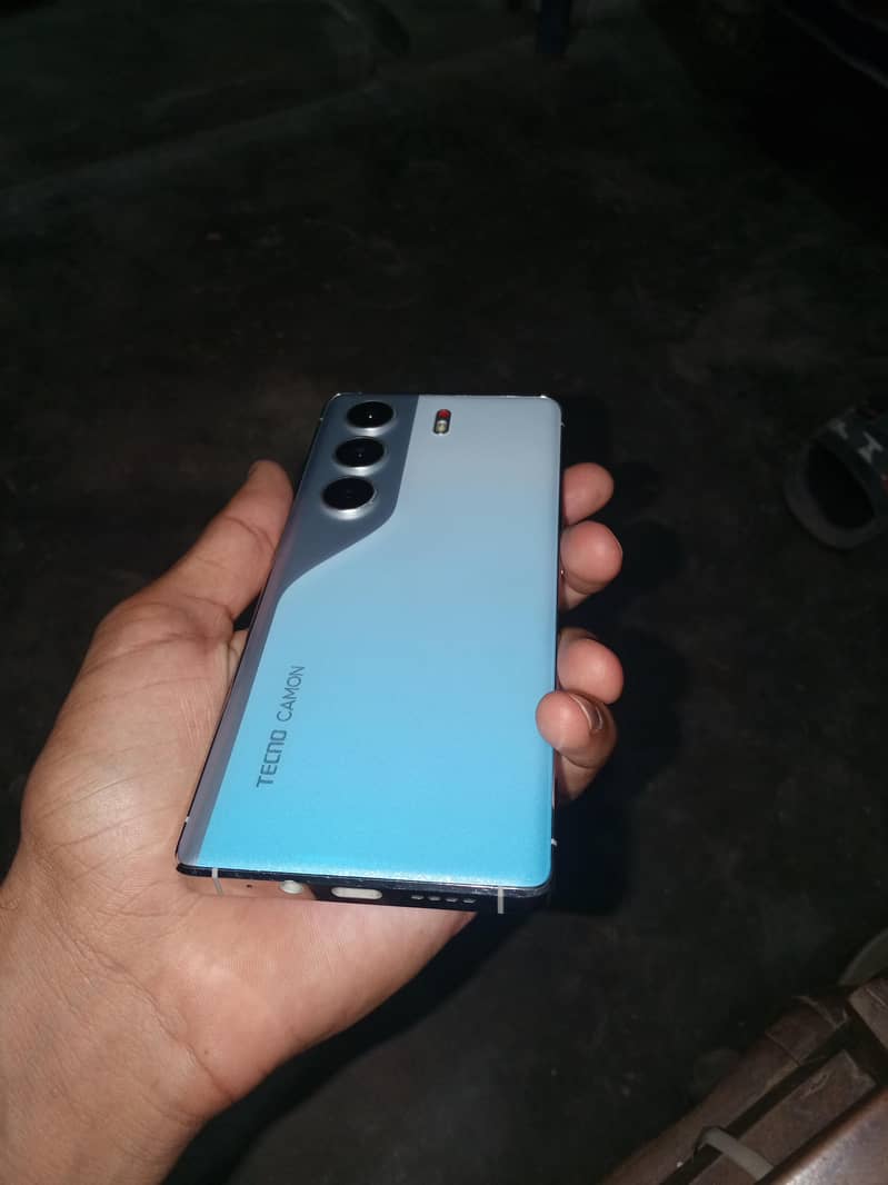 Tecno camon 40 pro 0