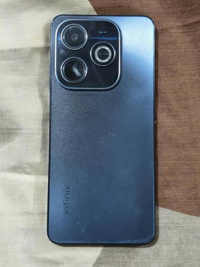 Infinix Hot 40i (256 GB)