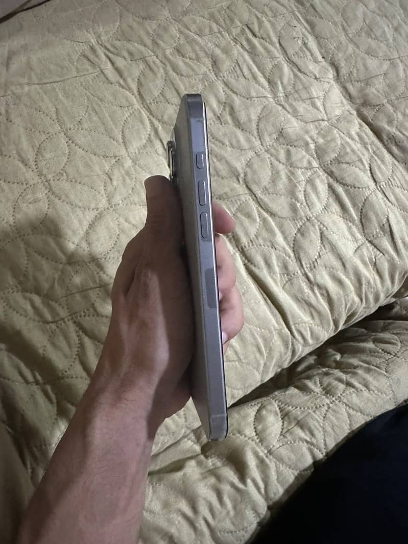 Apple iPhone 16 Pro Max 1