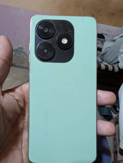 Dabba Nahin hai bus charger hai aur Jain mantra hai