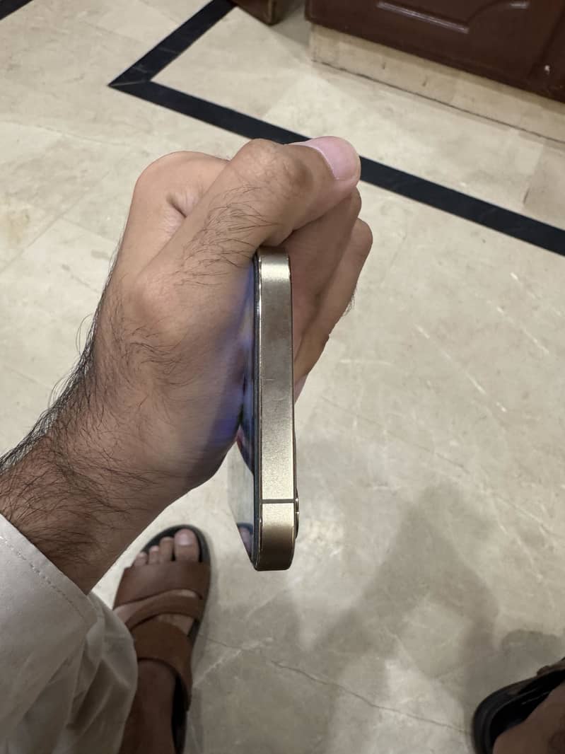 Apple iPhone 12 Pro 3