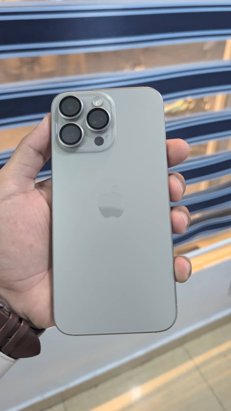 Apple iPhone 15 Pro Max 2