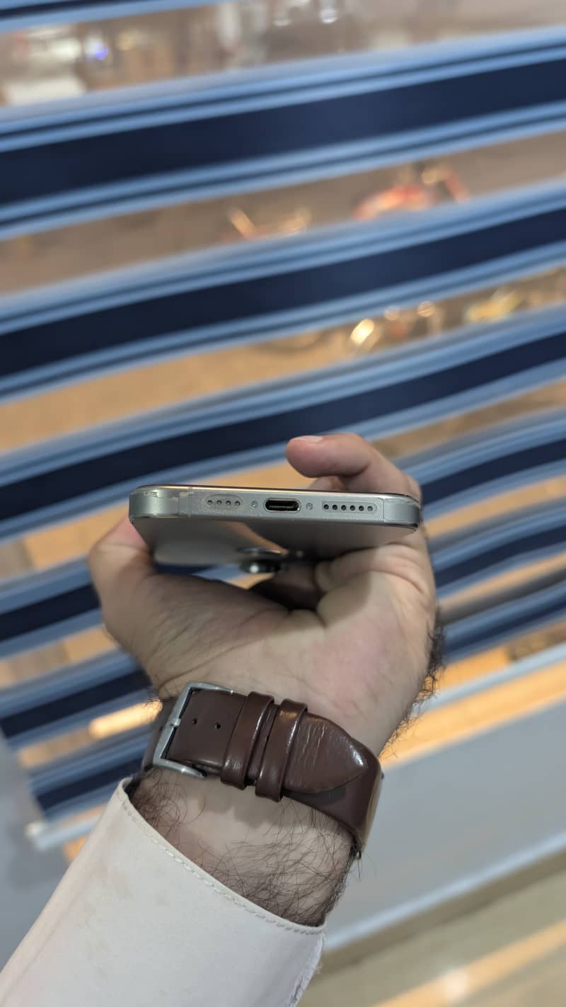 Apple iPhone 15 Pro Max 4