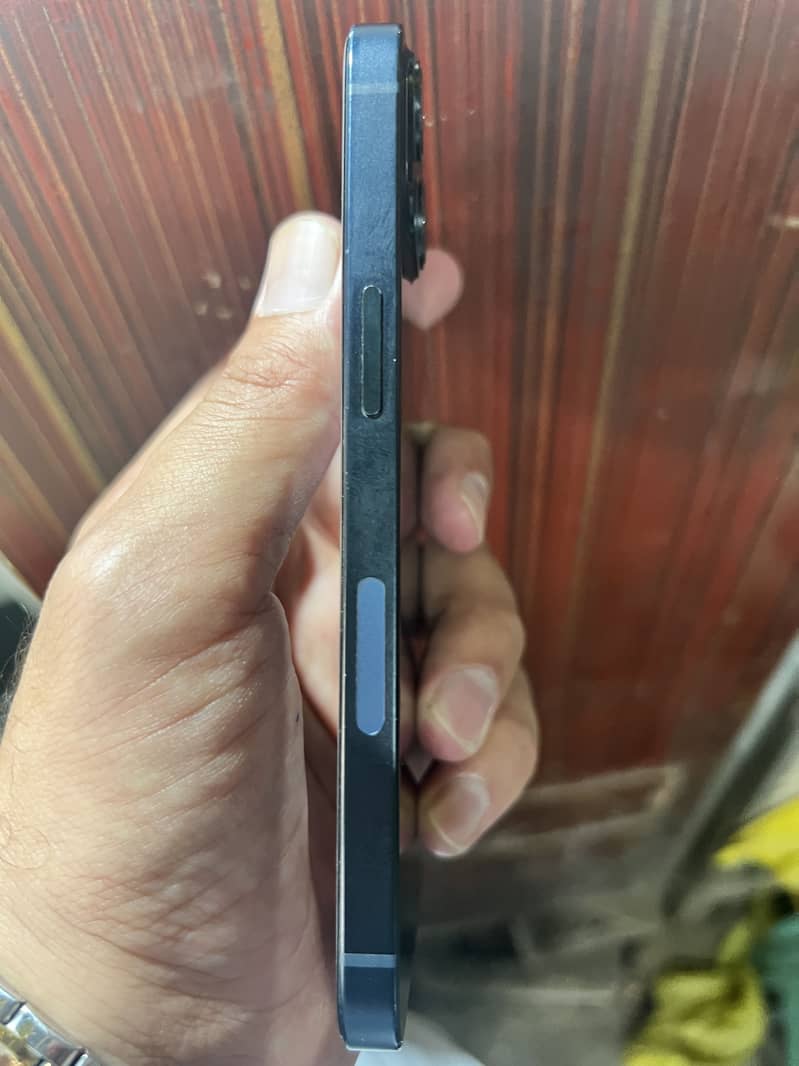 Apple iPhone 13 2