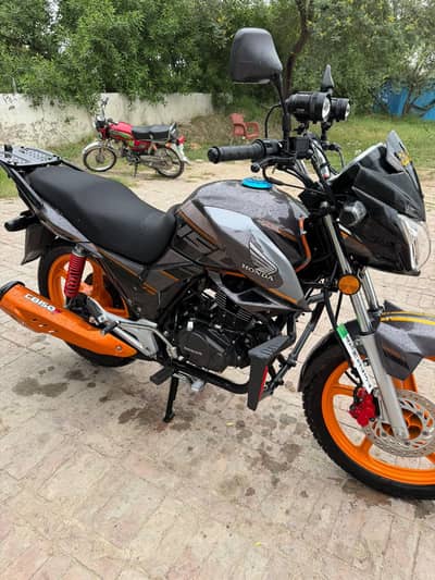 bhot achi condition ma 2022 model urgent sale