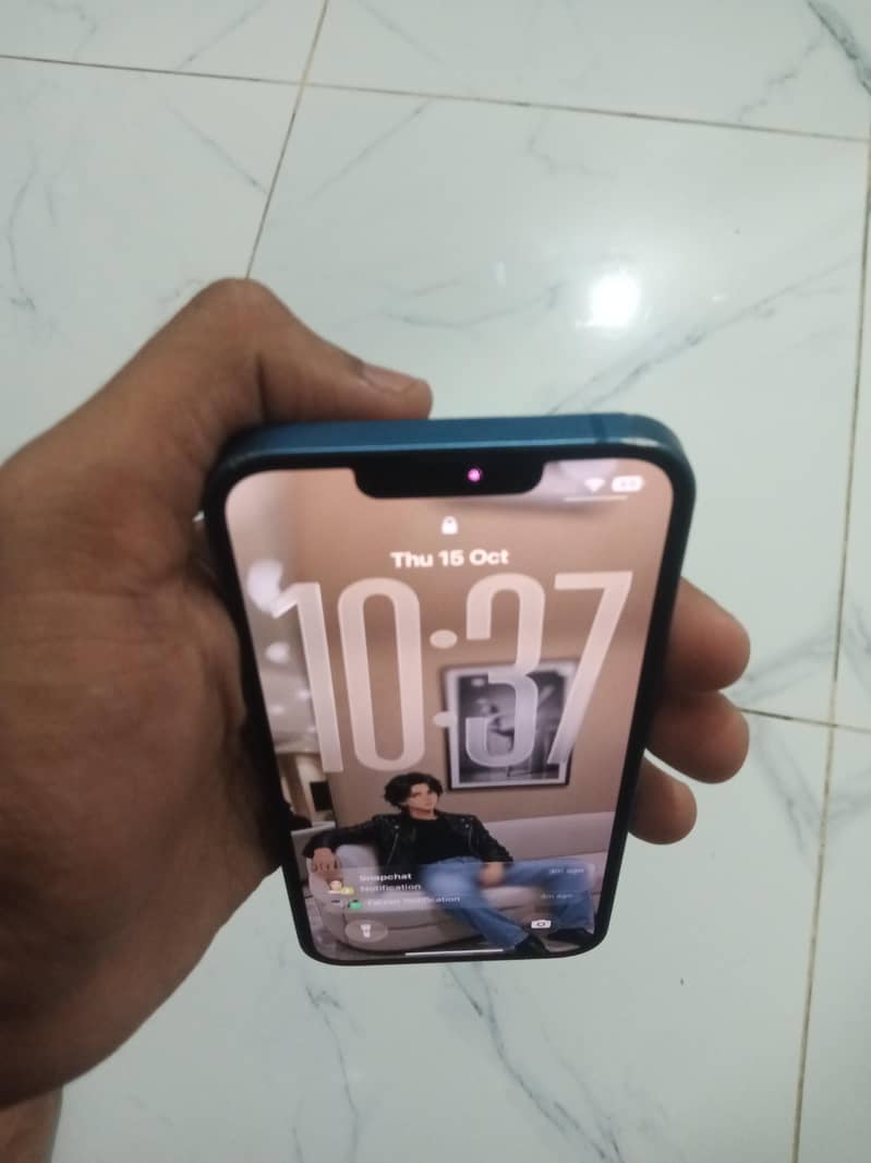 Apple iPhone 13 2