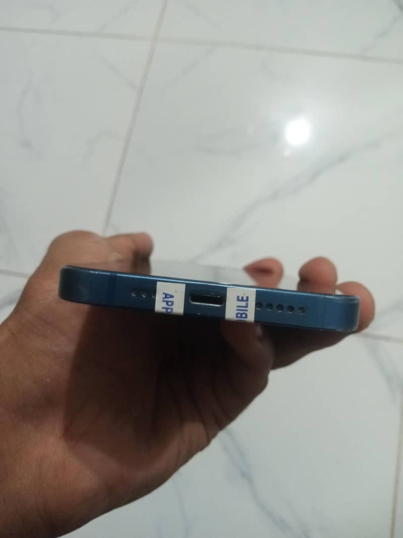 Apple iPhone 13 4