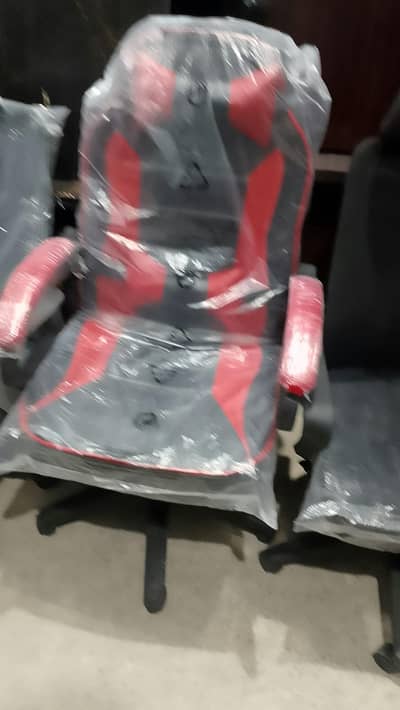 Gaming chair avlavalbe in avery color type