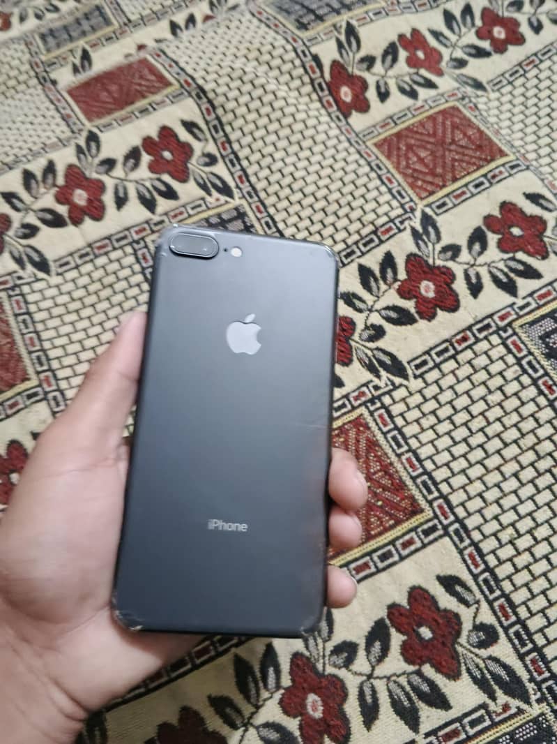 Apple iPhone 8 Plus 1