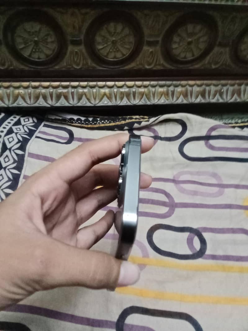 Apple iPhone 13 Pro 1
