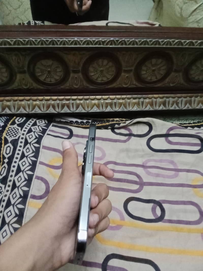 Apple iPhone 13 Pro 2