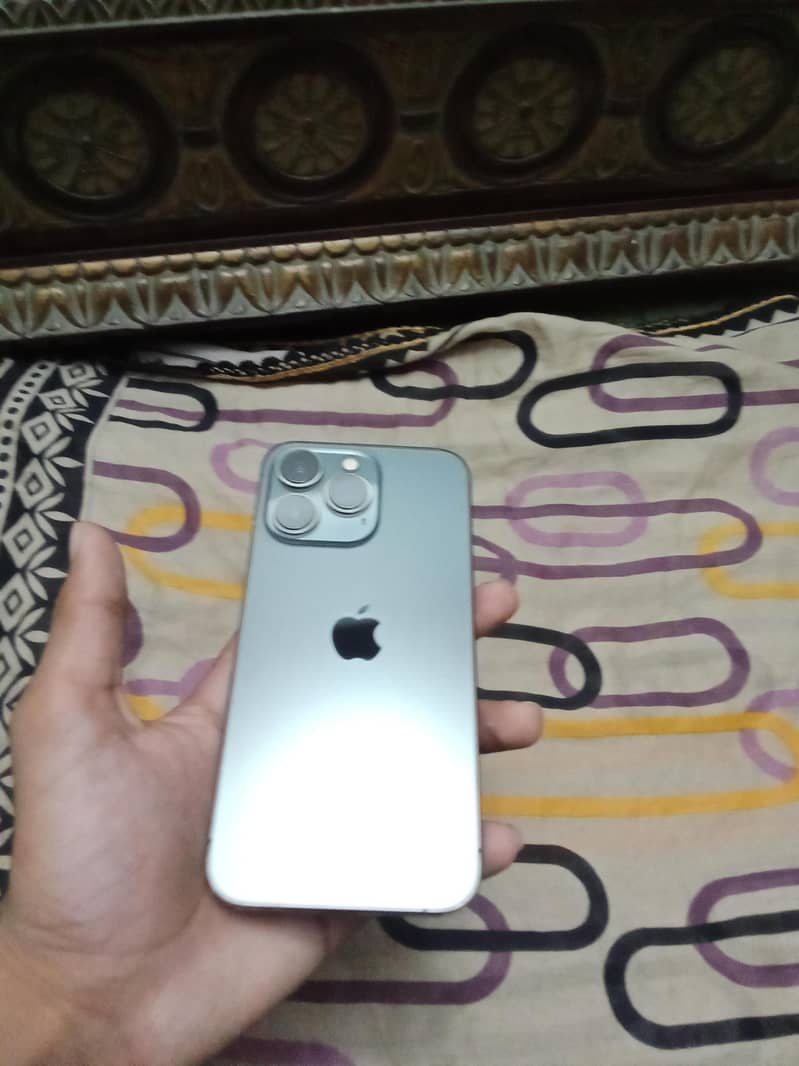 Apple iPhone 13 Pro 4