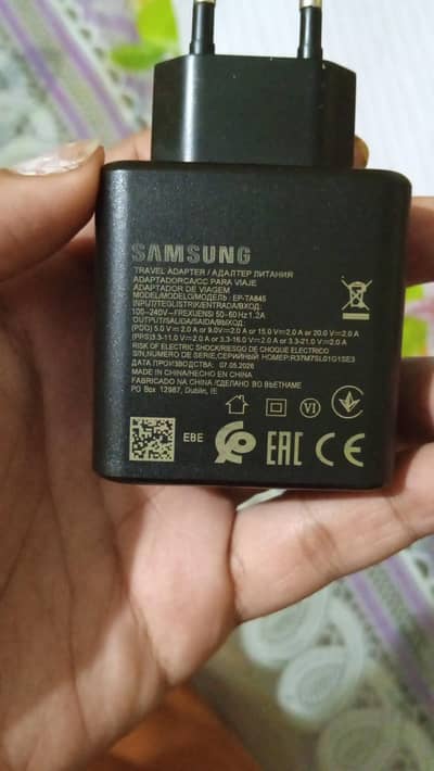 Samsung 45W fast charging power adapter