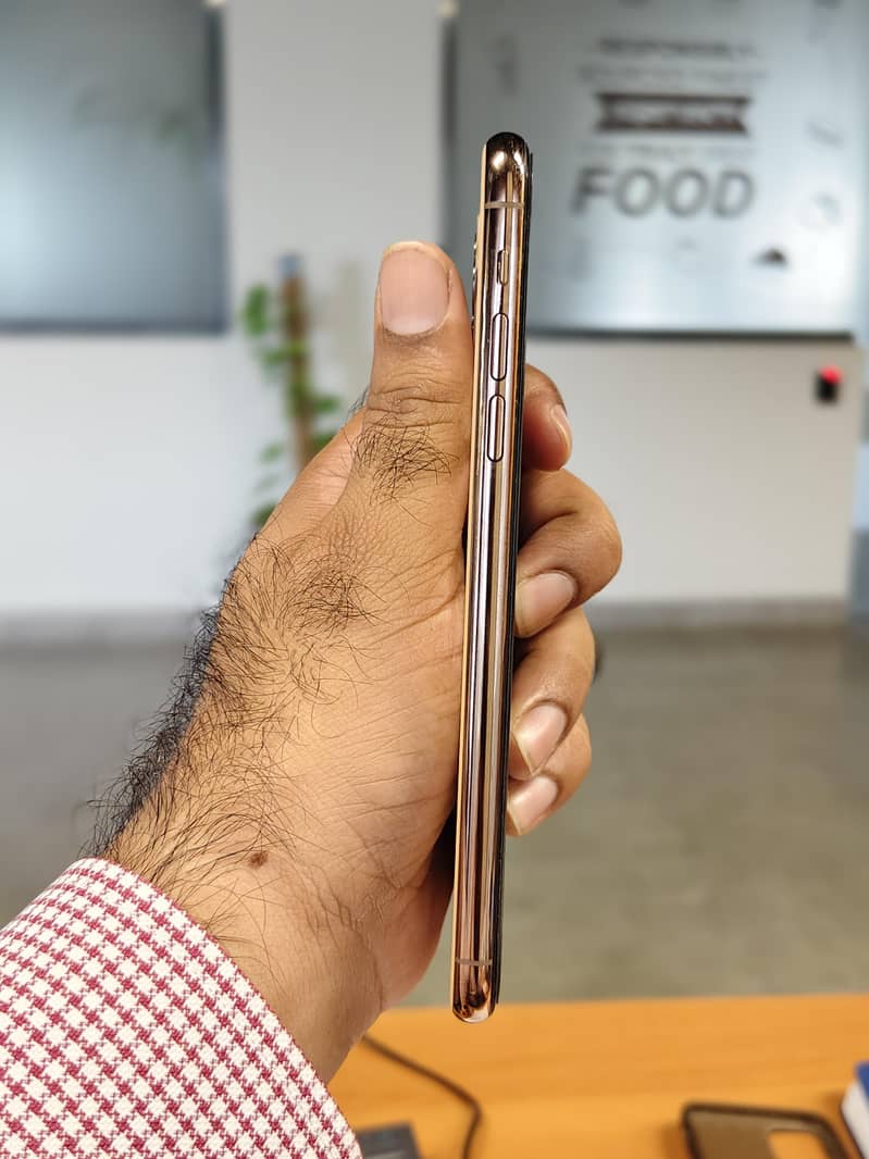 Apple iPhone 11 Pro Max 2