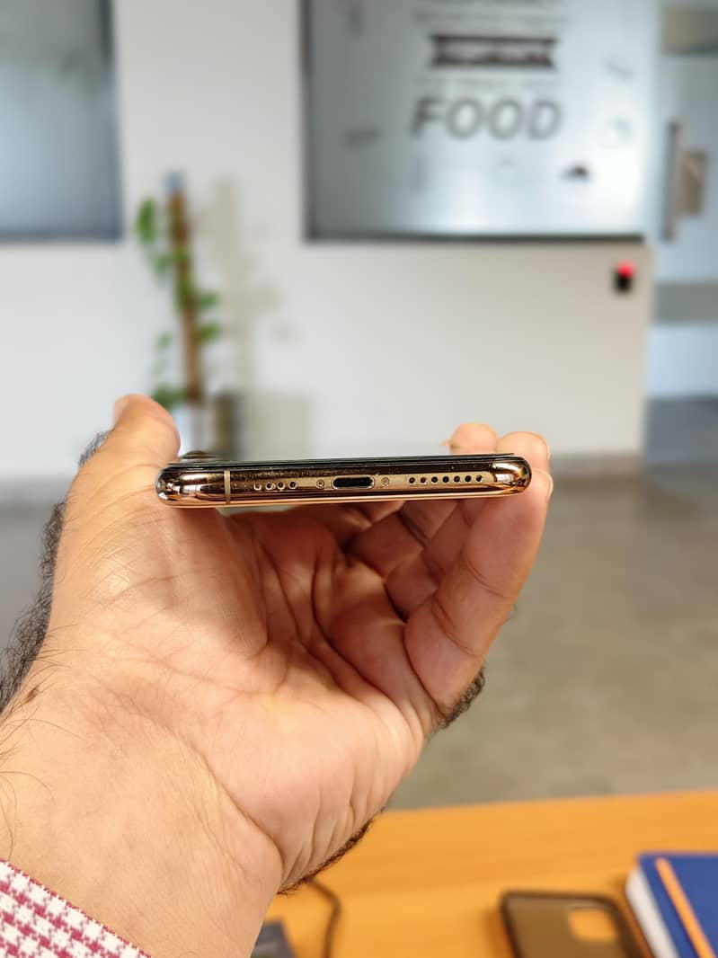 Apple iPhone 11 Pro Max 3