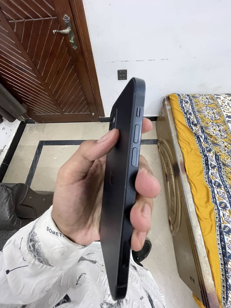 Apple iPhone 12 3
