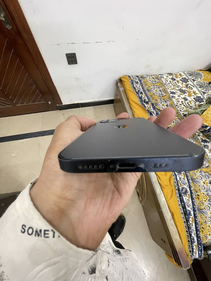 Apple iPhone 12 6