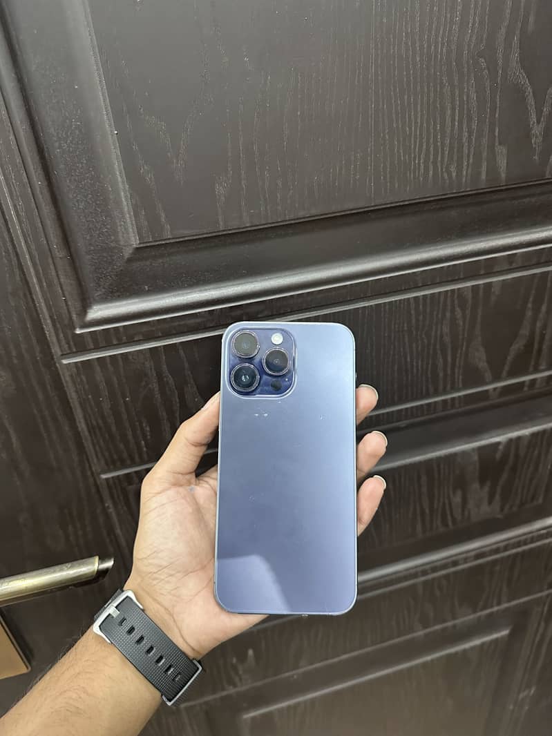 Apple iPhone 14 Pro Max 1