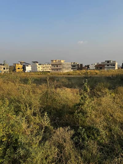 30x60 plot for sale in g14