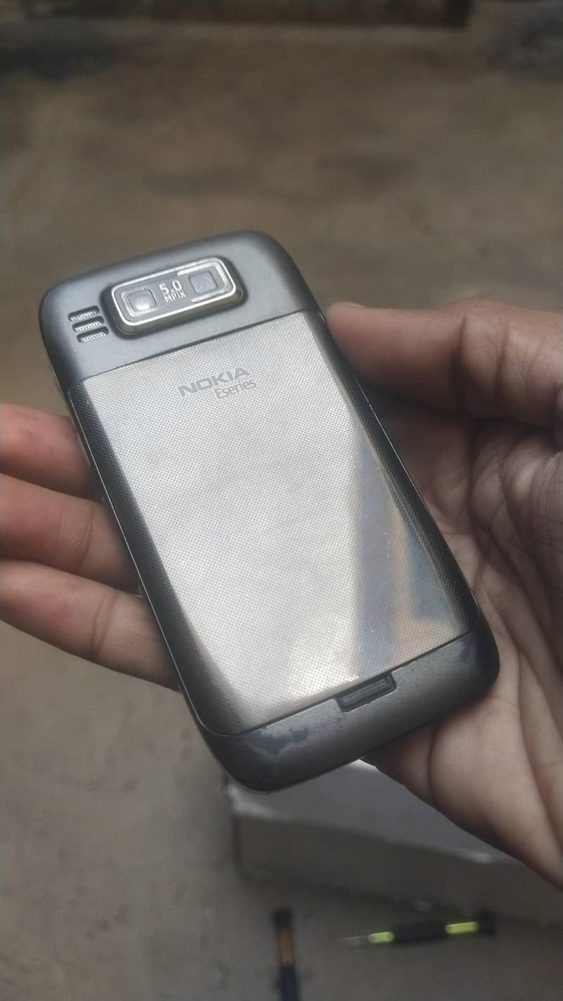Nokia E73-E72 1