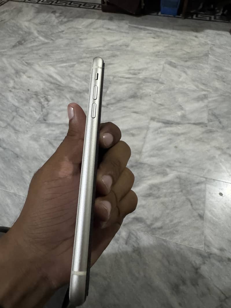 Apple iPhone 11 5