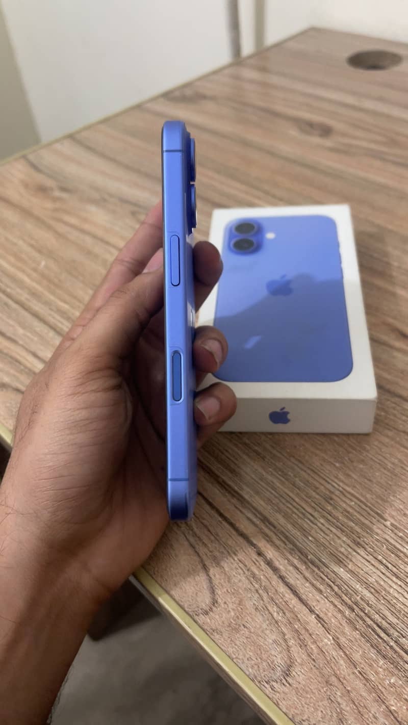 Apple iPhone 16 2