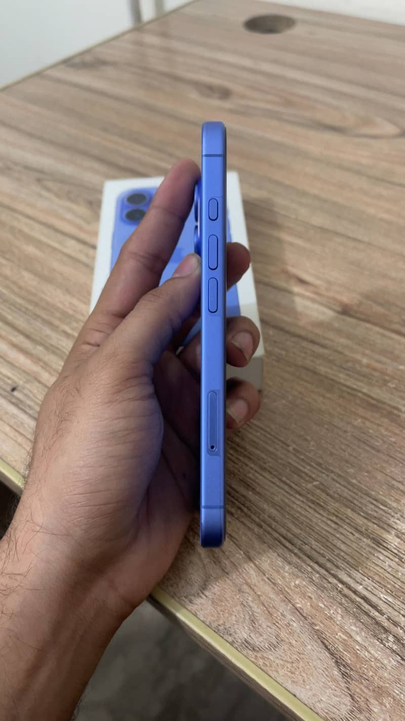 Apple iPhone 16 3