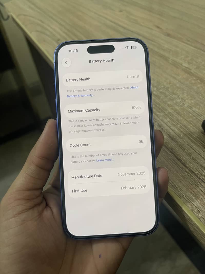 Apple iPhone 16 5