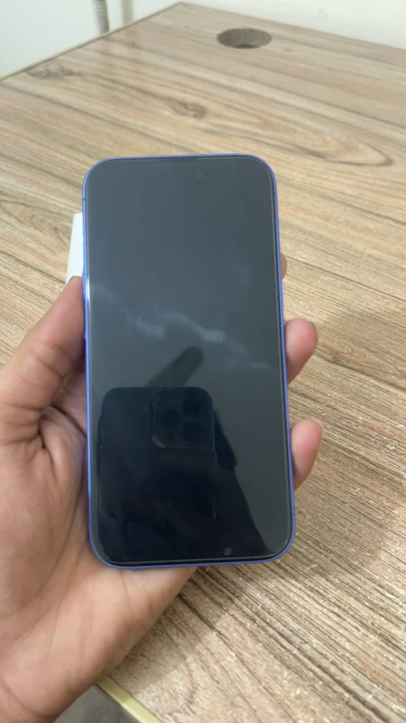 Apple iPhone 16 6
