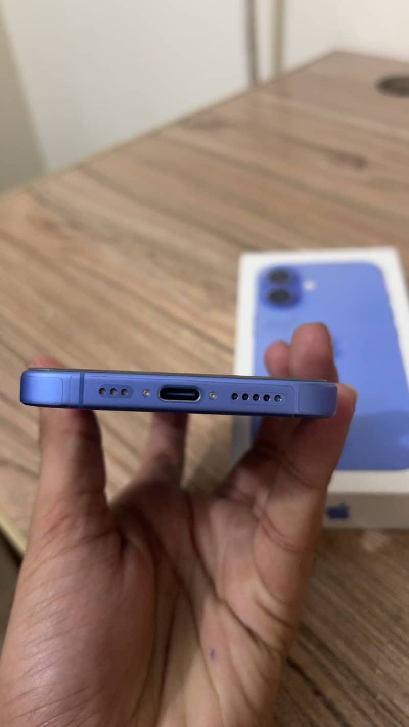 Apple iPhone 16 7