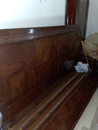 offerl furniture akhrot ki lakadi per
