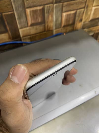 Apple iPhone 11 64gb single sim approved