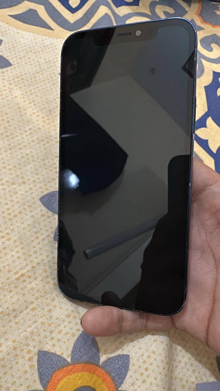 Apple iPhone 12 4