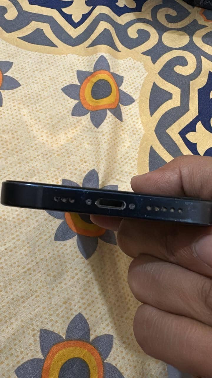 Apple iPhone 12 6