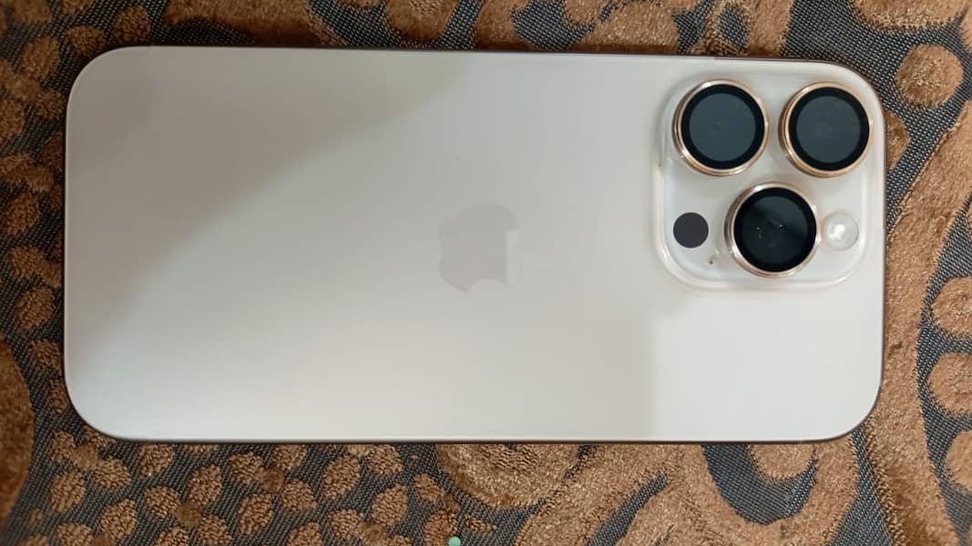 Apple iPhone 16 Pro 1