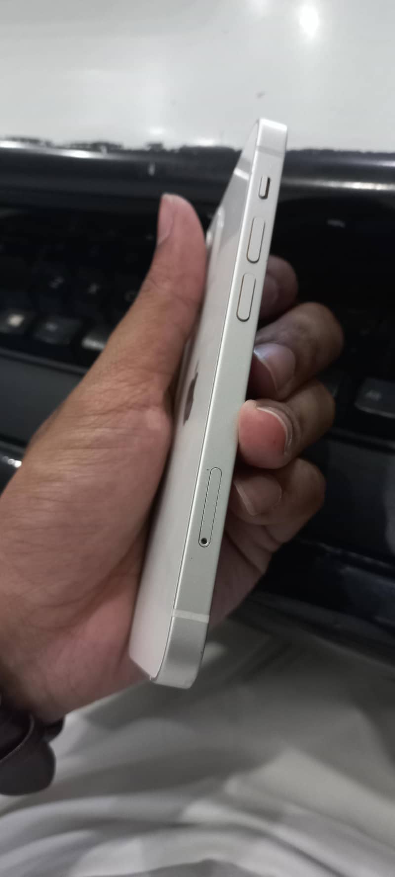 Apple iPhone 12 4