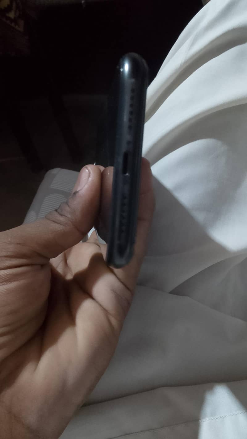 Apple iPhone 11 0