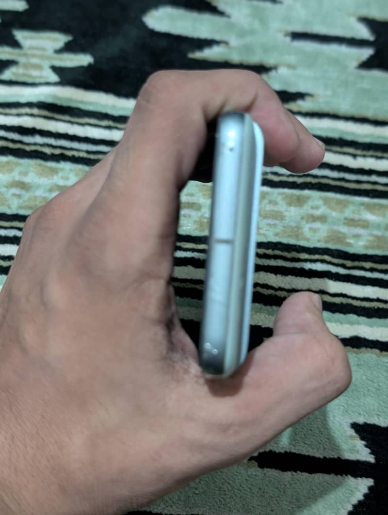 Google Pixel 8 4