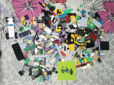 Chinese Lego 2. Kg Blocks Available With 5 Minifigures - Toys - 1120803921