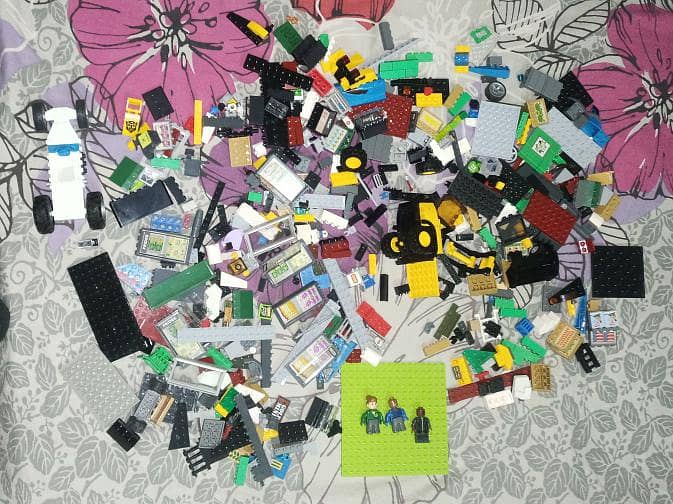 Chinese Lego 2. Kg Blocks Available With 5 Minifigures - Toys - 1120803921