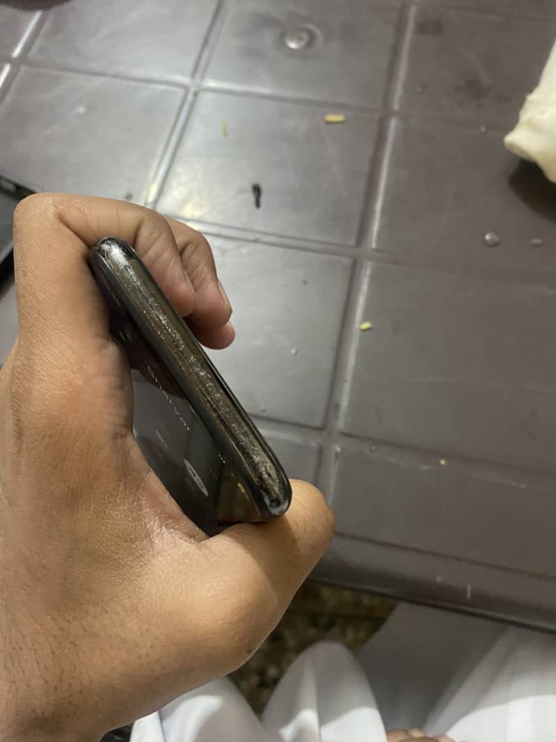 Apple iPhone X 3