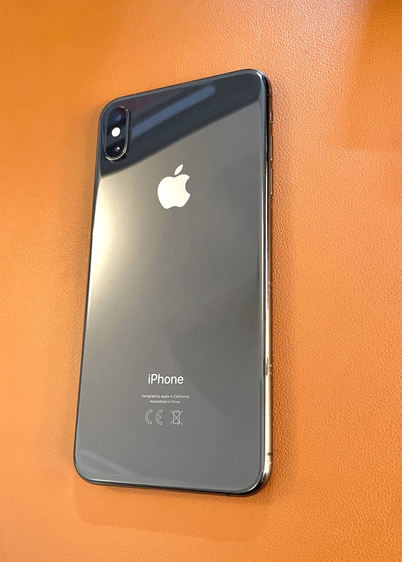 Apple iPhone XS Max 4