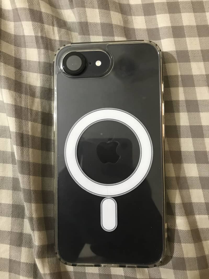 Apple iPhone 16e 0
