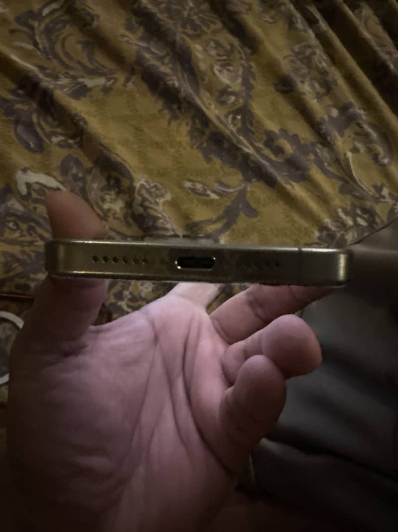 Apple iPhone 15 Pro Max 2