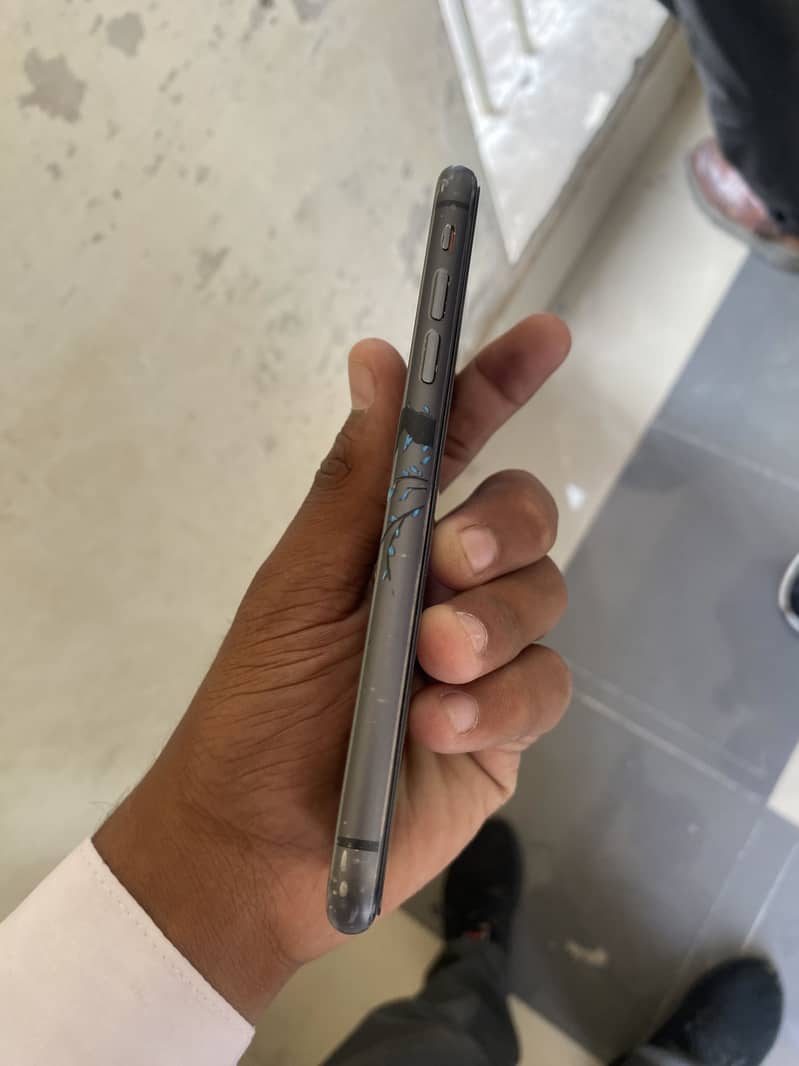Apple iPhone 11 3
