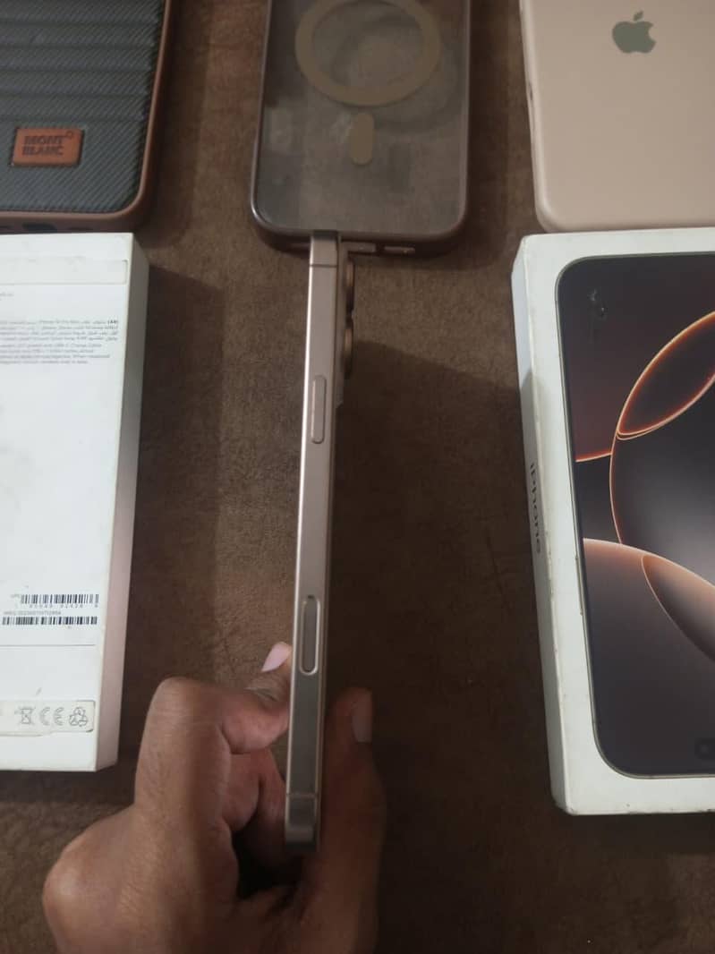 Apple iPhone 16 Pro Max 8