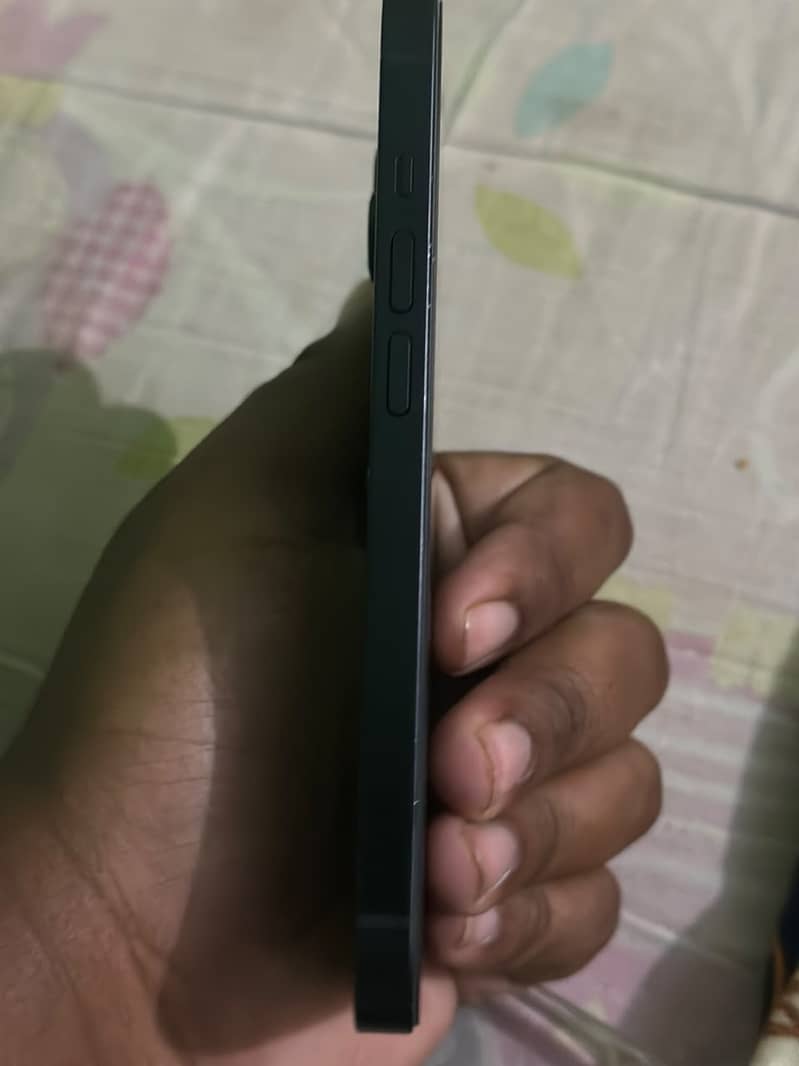 Apple iPhone 14 3