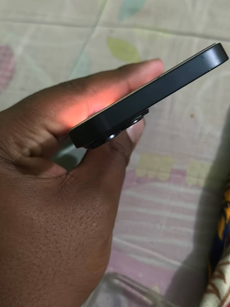 Apple iPhone 14 4
