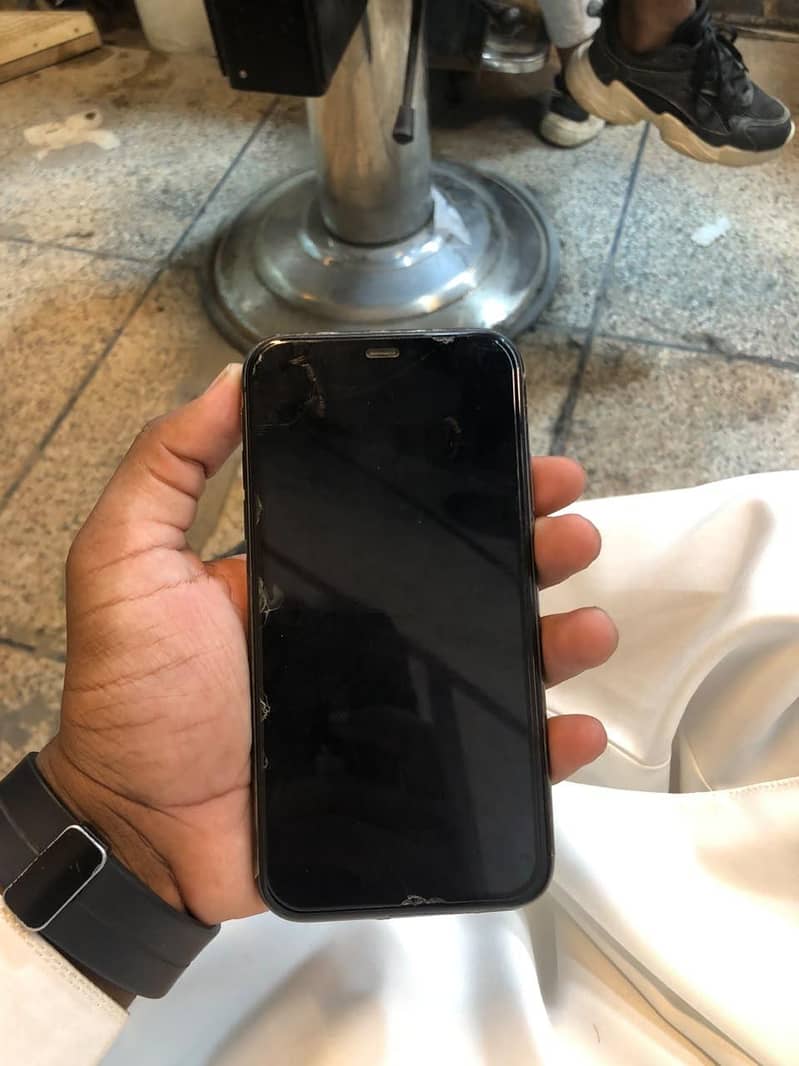Apple iPhone 11 0